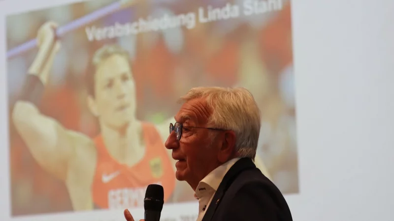 Ex-KSB-Chef Wilfried Starke hielt die Laudatio für Linda Stahl. - © Sebastian Lucas
