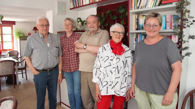 Vorsitzender Ulrich Greinert (von links), Ursel Haverich, Kassierer Wilhelm Hindriks, stellvertretende Vorsitzende Elvira Klusmeier und Theresa Krumsiek freuen sich auf das Jubil&auml;um der AWO Barntrup. - &copy; Nadine Uphoff
