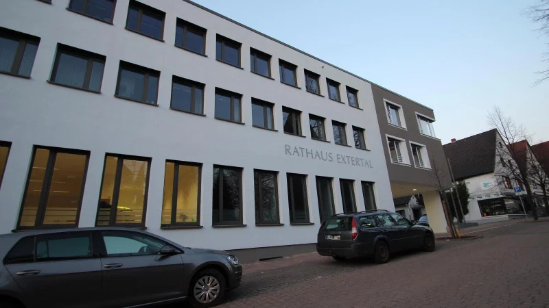 Ein Video sorgt im Vorfeld der Kommunalwahl in Extertal für Unmut. Das Archivfoto zeigt das Rathaus. - © Archivfoto: Jens Rademacher