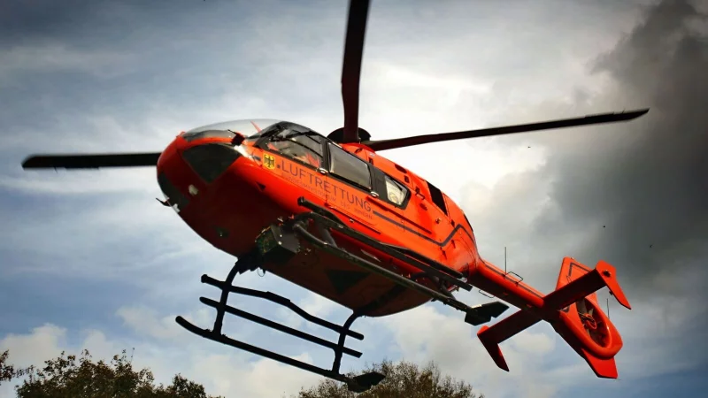 Der Rettungshubschrauber Christoph 13 bei der Landung am Einsatzort. - &copy; Sarah Jonek