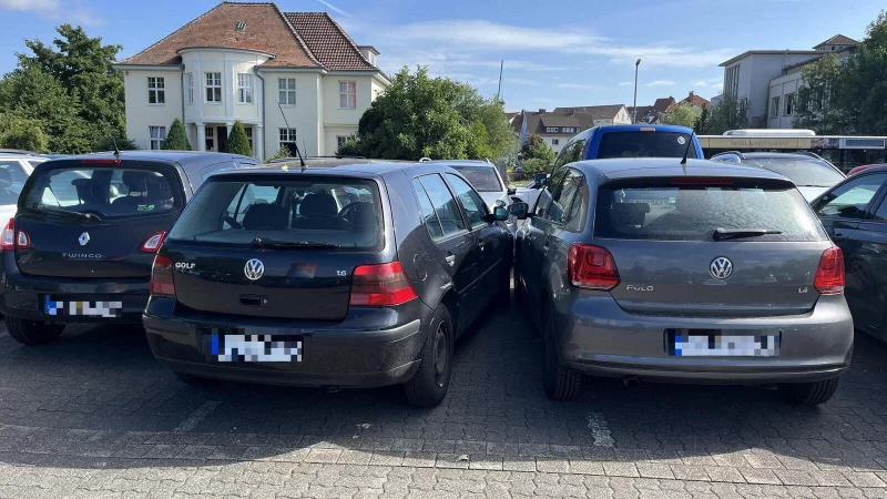 Zwischen Radk&auml;sten und Au&szlig;enspiegeln sind nur noch Zentimeter Platz. - &copy; Jana Beckmann