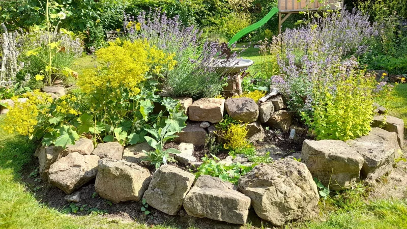 Ein Steinkreis im Garten der Viertplatzierten Inga Thorn. - © Archivfoto: Inga Thorn