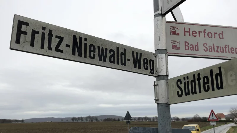Das Wohngebiet S&uuml;dfeld am Fritz-Niewald-Weg wird erneut erweitert. Daf&uuml;r soll es besser mit einem Kreisverkehr auf der Lockhauser Stra&szlig;e angeschlossen werden. - &copy; Sven Kienscherf