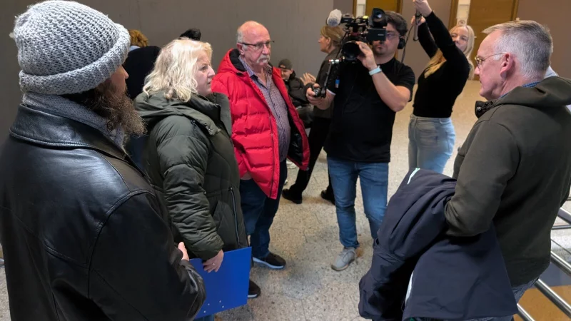 Immer mehr Betroffene: Allein vor dem Amtsgericht Lemgo trafen sich f&uuml;nf mutma&szlig;liche Opfer des dreisten Mietbetrugs, inzwischen gibt es mindestens zwei weitere. - &copy; Annika Langhagel