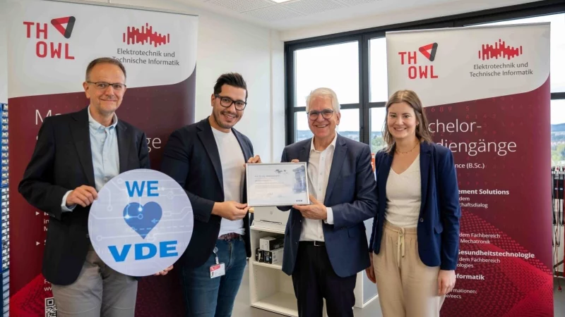 Professor Dr. Krini wurde im Rahmen des Besuchs des VDE an der TH OWL offiziell zum VDE Vertrauensdozenten ernannt. - &copy; TH OWL