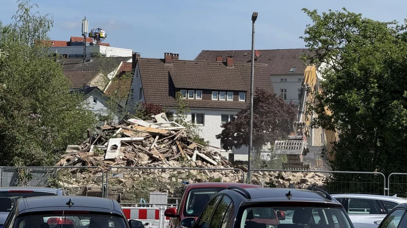 Das ehemalige Sinalco-Gebäude in der Arminstraße wurde abgerissen, nachdem es durch zwei Brände innerhalb weniger Tage völlig zerstört worden war. - © Raphael Bartling