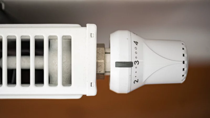 Kalte Heizungen bei Minusgraden: Die Stadt Detmold war bereits am Tag vor Heiligabend im Haus am Dreierkrugplatz in Spork-Eichholz aktiv geworden. Jetzt sind weitere Ma&szlig;nahmen geplant. - &copy; picture alliance/dpa