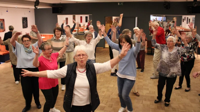 Spa&szlig; ist angesagt beim Tanztreff f&uuml;r Senioren, das der Inner Wheel Club und die Tanzschule Hey anbieten, wie diese Aufnahmen vom M&auml;rz zeigt. - &copy; Archivfoto: Annika Langhagel