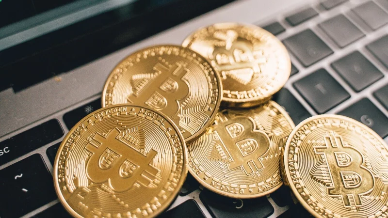 Mehr als 10.000 Kryptow&auml;hrungen sind mittlerweile im Umlauf. Den gr&ouml;&szlig;ten Marktanteil h&auml;lt der Bitcoin (BTC / XBT) mit mehr als 50 Prozent. - &copy; Symbolbild: Pixabay