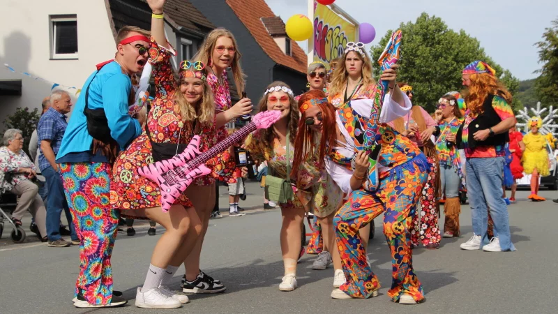 Ein besonderes Highlight des Heimatfests ist der Festumzug am Sonntag. - © Vereinsgemeinschaft Hohenhausen