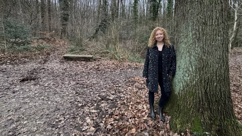 Mareen Kempker liebt die N&auml;he zum Wald, hier geht sie joggen oder l&auml;sst sich f&uuml;r neue kreative Projekte inspirieren. - &copy; Sven Kienscherf