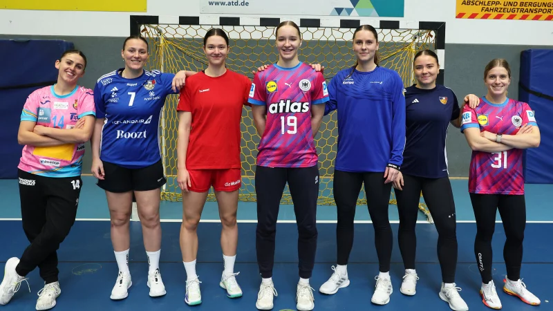 Sieben Blomberger Spielerinnen spielen bei der WM. Die Vorfreude bei (von links) Ona Vegu&eacute;, Diana Magnusdottir, Nuria Bucher, Nieke K&uuml;hne, Andrea Jacobsen, Elin Magnusdottir und Alexia Hauf ist riesengro&szlig;. - &copy; Paul Cohen