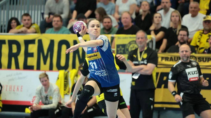 Auf und davon: Blombergs Linksaußen Alexia Hauf ist zuletzt gegen Borussia Dortmund siebenmal erfolgreich gewesen. - © Paul Cohen