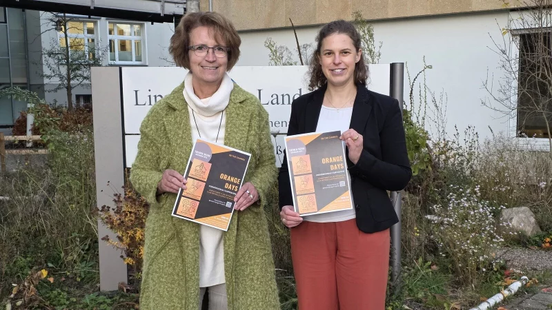 Die Pfarrerinnen Iris Beverung (links) und Mareike Lesemann organisieren einen Gottesdienst f&uuml;r die Opfer h&auml;uslicher Gewalt. Er beginnt am Sonntag, 23. November, um 17 Uhr in der Erl&ouml;serkirche. - &copy; Bildrechte: Iris Beverung