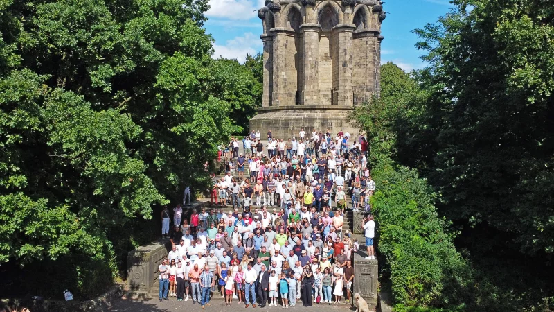 Wette gewonnen! 225 Personen, die Hermann oder Armin als Vor- oder Nachnamen tragen, bringen dem Cheruskerf&uuml;rsten ein Geburtstagsst&auml;ndchen. - &copy; Nicole Ellerbrake
