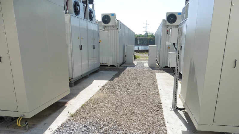 So sieht ein Batteriespeicherpark aus, auch in Humfeld sollen Module aufgebaut werden. - © Fotorechte: Westfalen Weser Energie