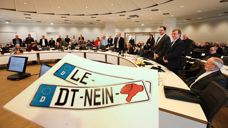 Im März 2019 stimmt der Kreistag ab: DT und LE-Kennzeichen statt des LIP wird es nicht geben. Doch immer noch fragen Lipper danach. - © Vera Gerstendorf-Welle