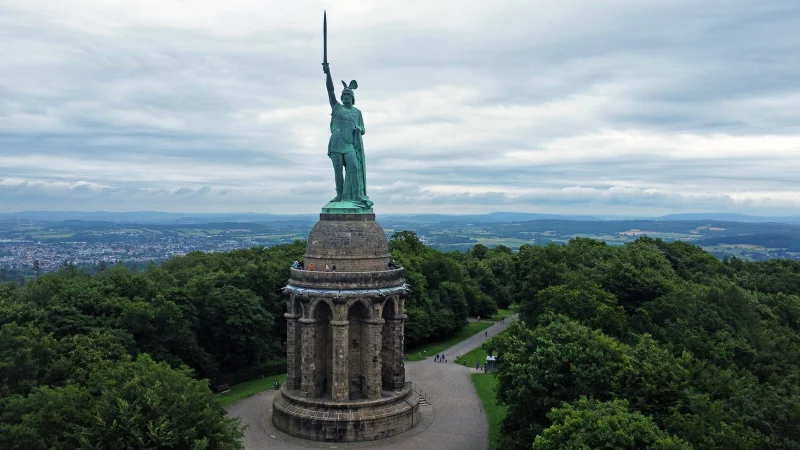 150 Jahre und kein bisschen alt. Der Hermann hat viele Geschichten zu erzählen. Testen Sie im LZ-Quiz, wie gut Sie den Grünen Recken kennen. - © Nicole Ellerbrake