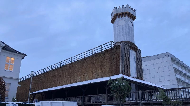 Aufgrund der aktuellen Witterung verz&ouml;gern sich die Bauarbeiten am Uhrenturmgradierwerk. Wann diese starten k&ouml;nnen, sei nach Angaben der Stadt noch nicht absehbar. - &copy; Nico D&uuml;llmann