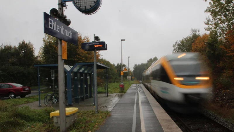 Arbeiten an der Bahnstrecke zwischen Lage und Lemgo verzögern sich. - © Archivfoto: Patrick Bockwinkel