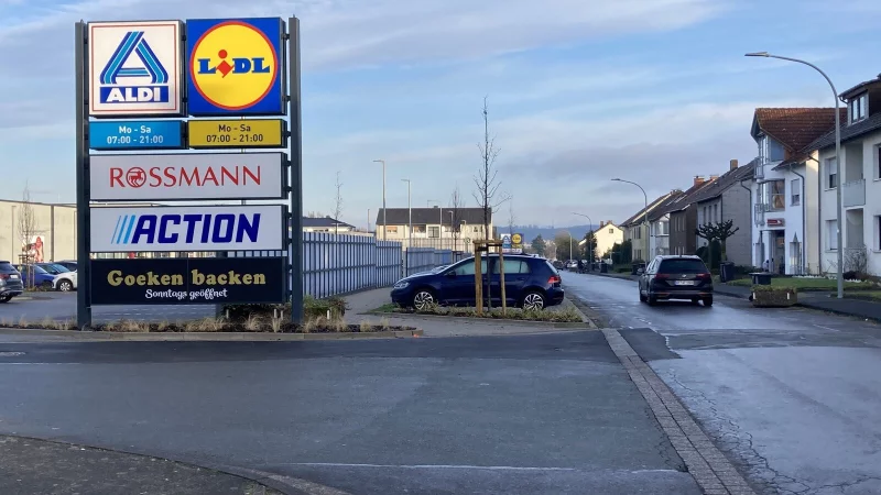 Am Fachmarktzentrum wird die Verkehrsführung neu geregelt. - © Cordula Gröne