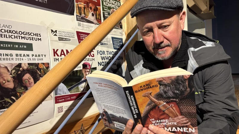 Karl Banghard liest Karl Banghard. - © Martin Hostert