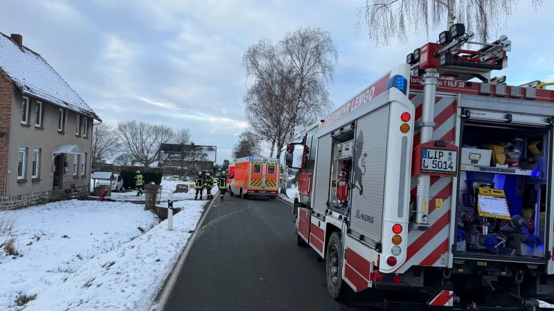 Eine defekte Gasheizung sorgt am Dienstagmorgen f&uuml;r einen Gro&szlig;einsatz von Feuerwehr und Rettungskr&auml;ften. - &copy; FW Lemgo