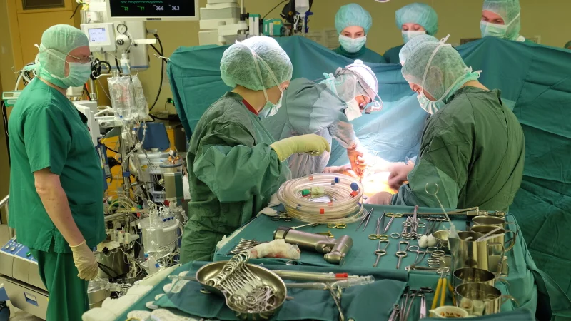 Im Herz- und Diabeteszentrum Bad Oeynhausen bekam Björn Jockwig sein neues Herz. Eine OP mit Risiken. Symbolbild. - © Jörg Stuke/Symbolbild