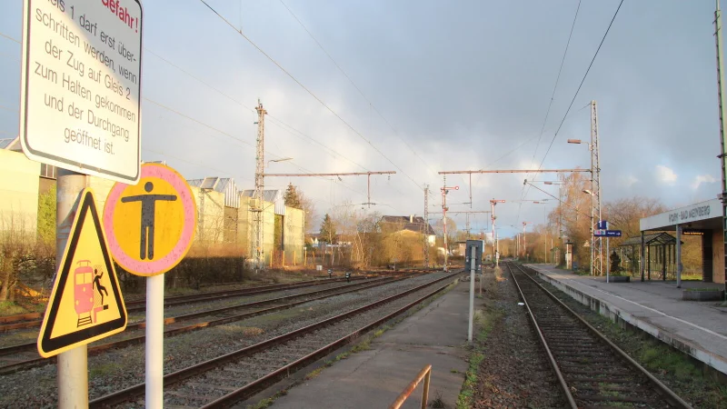 Der Bahnhof in Horn-Bad Meinberg ist Teil der Planungen f&uuml;r die Zukunft des Schienenverkehrs in Lippe. So soll der Mittelbahnsteig neu gebaut werden. - &copy; Dieter Asbrock/Archivfoto