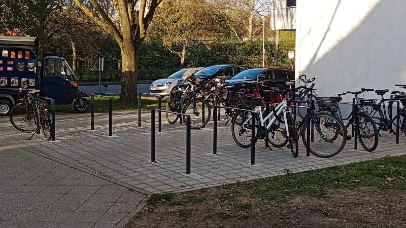 Die früheren "Felgenkiller" wurden durch diese neuen Fahrradbügel ersetzt. - © Werner Kloppmann/ADFC Lippe