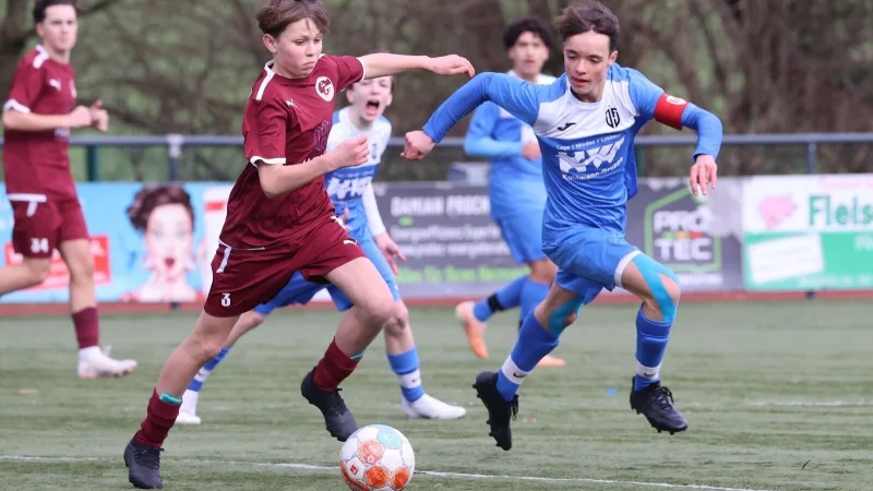 Julius Bartelt, hier noch als Kapitän der C-Jugend-Westfalenliga-Mannschaft des JFV Lippe, trägt nun bei der B-Jugend die Bilde und strebt mit seinem Team den Bezirksliga-Aufstieg an. - © Paul Cohen