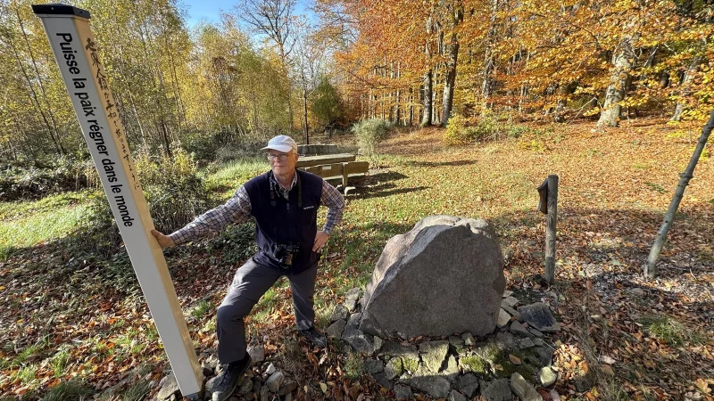 Martin D&uuml;sterberg findet am St. Michaelplatz in Bad Salzuflen-Retzen seinen Ort des Friedens. - &copy; Sven Kienscherf