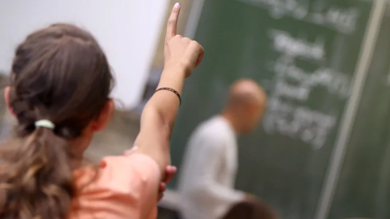 Pensionierte Lehrkr&auml;fte in NRW &uuml;berbr&uuml;cken den Lehrermangel, damit Sch&uuml;ler weiterhin Unterricht haben. - &copy; dpa