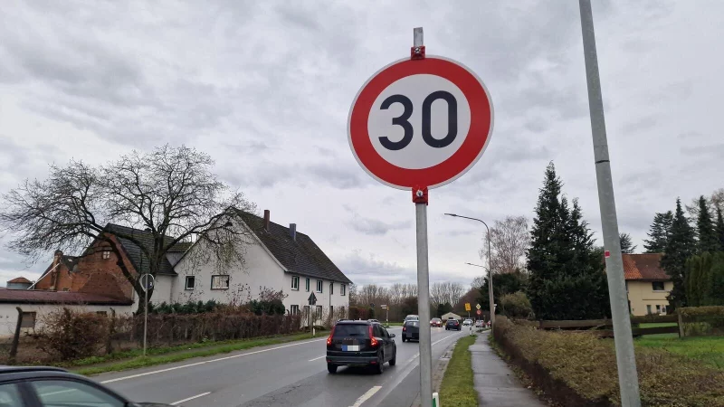 Auf einem kurzen St&uuml;ck auf der Herforder Stra&szlig;e gilt Tempo 30 - und das wohl noch eine ganze Weile. - &copy; Nadine Uphoff