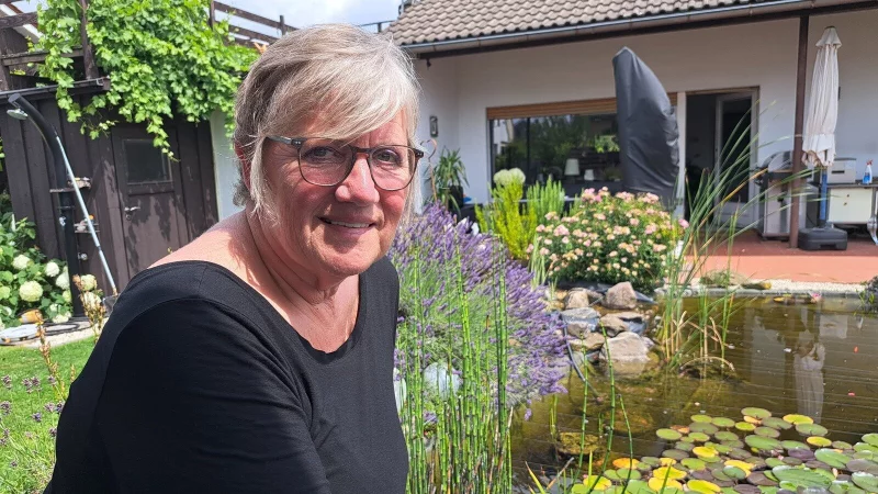 Heike G&ouml;rder, Kandidatin der UKTM f&uuml;r das Amt der Landr&auml;tin, an ihrem Lieblingsort: ihrem Garten. - &copy; Carolin Brokmann-F&ouml;rster