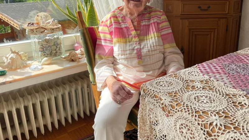 Lydia Zoche war ihr ganzes Leben sehr aktiv. Bis heute, mit 100 Jahren, geht sie regelmäßig zum Turnen. - © Shannon-Lee Bendig