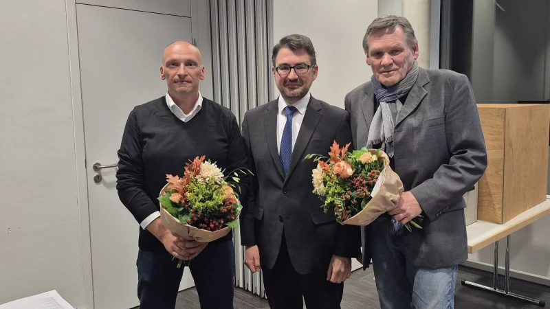 B&uuml;rgermeister Christian Sauter (Mitte) hat seine beiden Stellvertreter Markus Marcinczyk (links) und Norbert Lie&szlig; in ihr neues Amt eingef&uuml;hrt. - &copy; Lorraine Brinkmann