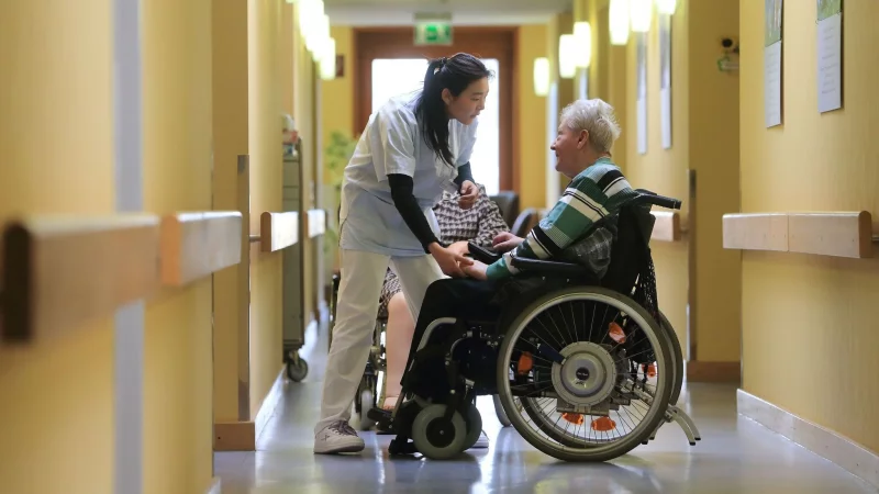 Seit dem Ende der Corona-Pandemie steigt die Zahl insolventer Pflegeheime. - &copy; Jens Wolf/dpa-Zentralbild/dpa