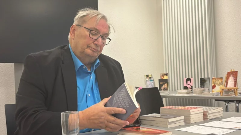 Bernd Rosarius las im Haus des Gastes in H&ouml;rste aus seinen aktuellen Werken. - &copy; Bernd Rosarius