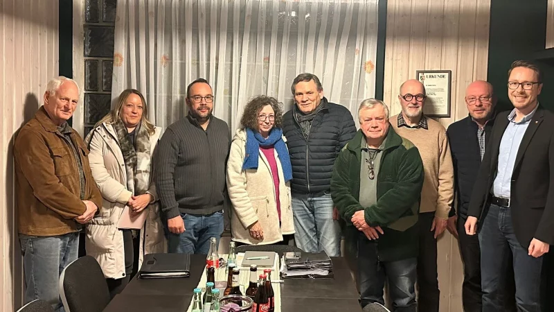 Bereit für die Arbeit in der neuen Legislaturperiode: Die FDP-Ratsmitglieder und sachkundigen Bürgerinnen und Bürger Hans-Egon Nawrot (von links), Lena Pollmeier, Friedemann Haneke, Elke Mügge, Norbert Ließ, Friedrich-Wilhelm Wegener, Siegfried Mühlenweg, Andreas Laux und Christopher Beni. - © FDP Extertal