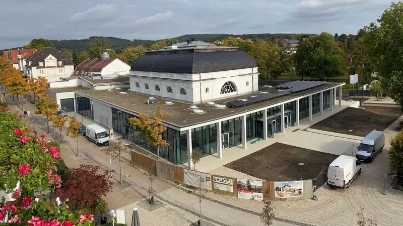Das "neue" Kurhaus an der Parkstraße aus der Vogelperspektive. Hier sind nur noch Restarbeiten nötig. - © Swetlana Lenger