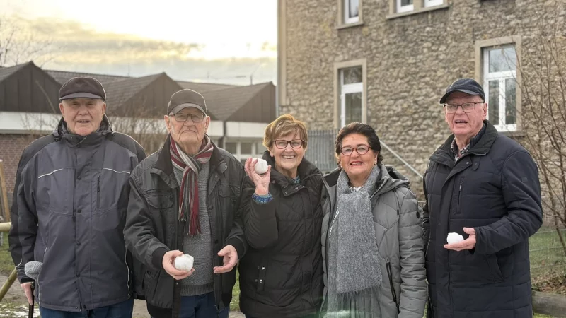 Hans Joachim Heidk&auml;mper (von links), Bernd Josephs, Brigitte Hollmann, Ingrid Friedrich und Klaus Wilkenloh sind in den 50ern in Detmold aufgewachsen. Als Kind haben sie eine aufregende Winterzeit erlebt. - &copy; Jan Schillmann