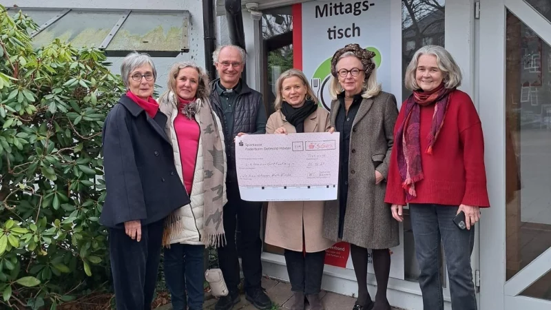 Um Weihnachtsessen f&uuml;r Bed&uuml;rftige zu erm&ouml;glichen, hat der Inner Wheel Club Detmold-Blomberg jeweils 750 Euro an den katholischen Pastoralverbund Lippe-Detmold (Bild) und an den Verein "Lipper f&uuml;r Lipper" gespendet. - &copy; Inner Wheel