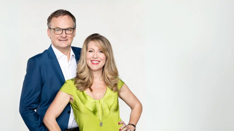 Frank Plasberg und Ehefrau Anne Gesthuysen talken am 27. September in Bad Meinberg mit Louis Pawellek. Karten gibt es ab sofort. - &copy; Bildrechte: Frank Plasberg