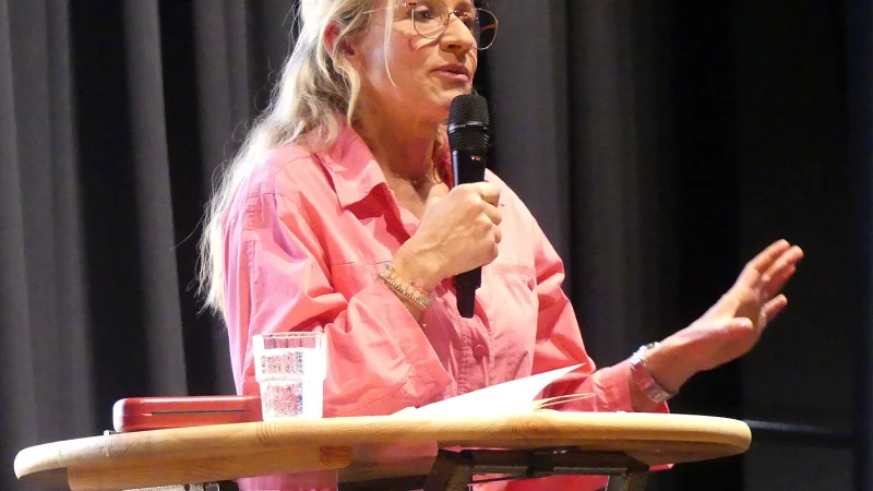 Tamina Kallert faszinierte ihr Publikum mit einem furiosen Ritt durch ihr Fernseh-Dasein. - &copy; Rudi Rudolph