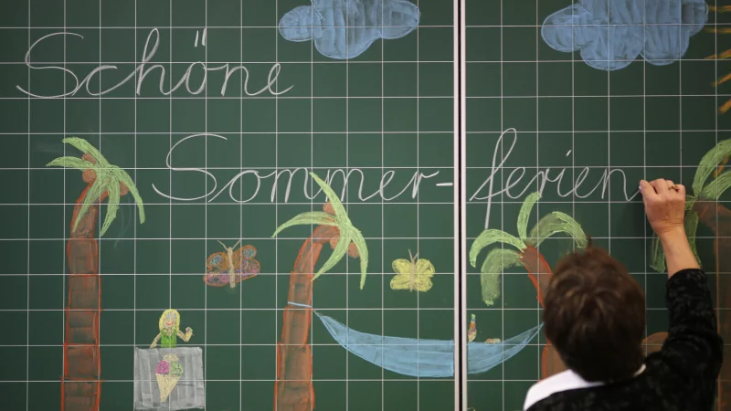 Die Schüler in NRW starten heute in die Sommerferien. Am 26. August enden die Ferien. - © picture alliance