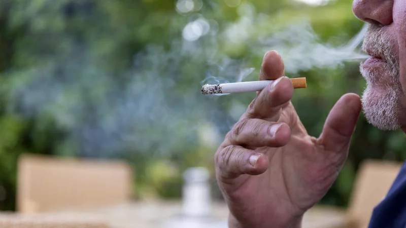 Rauchen ist der gr&ouml;&szlig;te Risikofaktor f&uuml;r Lungenkrebs. - &copy; picture alliance / Geisler-Fotopress