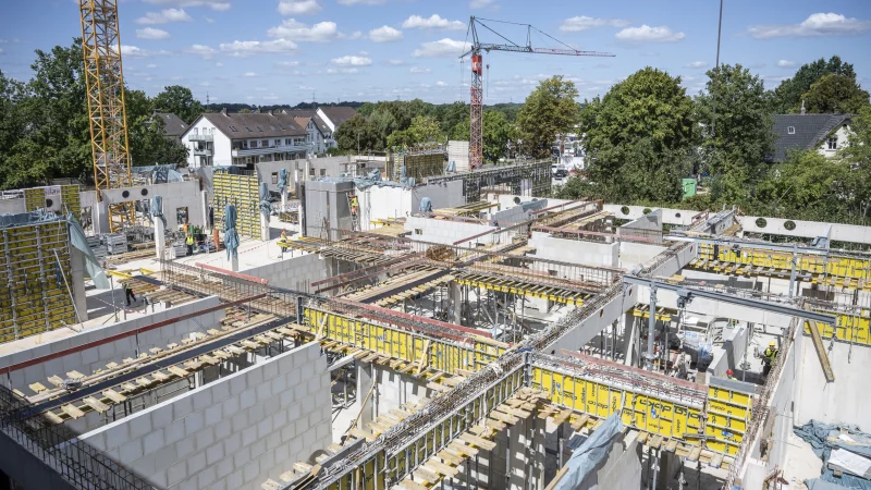 Neubau der Martin-Niemöller-Gesamtschule in Bielefeld: Ein Großteil der Mittel soll in weitere neue Kita- und Schulgebäude fließen. - © Jörg Dieckmann