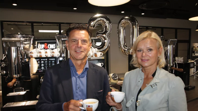 Frank und Sabine Epping blicken auf eine 30-jährige Erfolgsgeschichte ihres Unternehmens Cup & Cino zurück. - © Uwe Müller