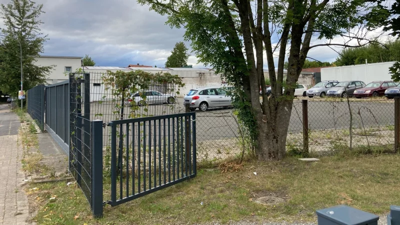 Die Stadt hat eine Bebauung mit einem gro&szlig;en Mehrfamilienhaus auf diesem Grundst&uuml;ck abgelehnt. - &copy; Cordula Gr&ouml;ne